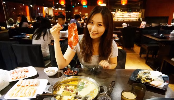 Ngoài ra, bạn cũng có thể dùng thẻ khách hàng thân thiết để được quyền mua một số món ăn với giá ưu đãi.