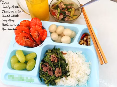 Tôm hấp nước cốt dừa, rau cần xào thịt bò, canh thịt bò lá lốt, tráng miệng nước cam và nho tươi cũng là lựa chọn tuyệt vời cho bạn.