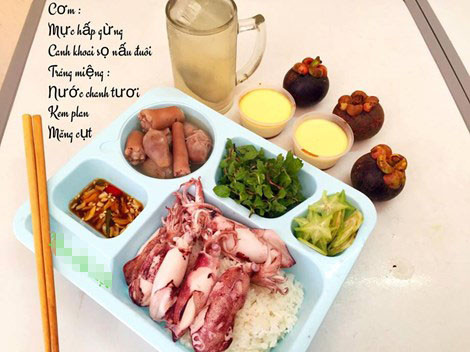 Nếu bạn mê hải sản, có thể chế biến canh khoai sọ nấu đuôi heo, mực hấp và ăn tráng miệng với măng cụt, caramen và nước chanh tươi.