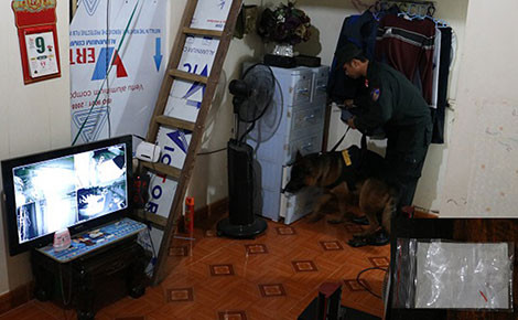 Sử dụng chó nghiệp vụ phát hiện ma túy tại Hà Tĩnh.