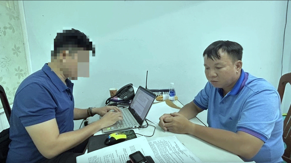 Đà Nẵng: Bắt thêm nữ đồng phạm của phó phòng công an giả mạo - Hình 2 Da Nang: Bat them nu dong pham cua pho phong cong an gia mao-Hinh-2