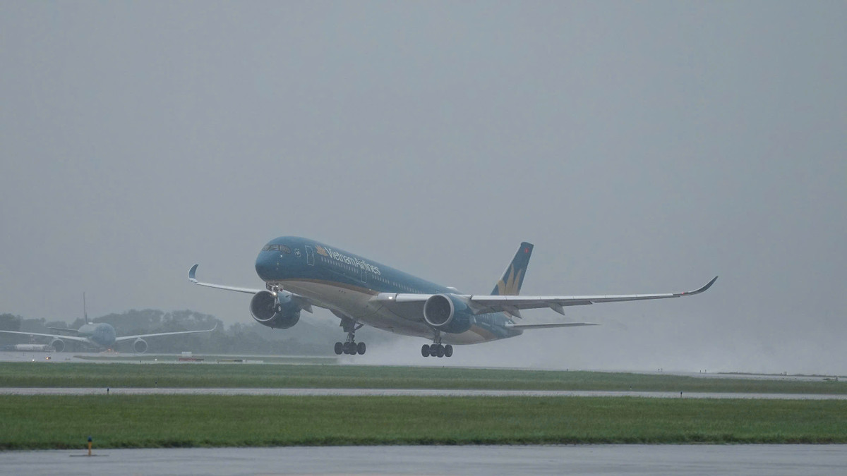 Khai thác trở lại 4 sân bay miền Trung trong chiều 27/10 Khai thac tro lai 4 san bay mien Trung trong chieu 27/10