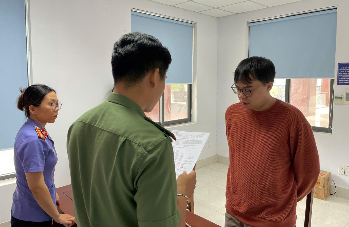 Trả giá khi giúp đối tượng bị Interpol truy nã, không visa ở chui Tra gia khi giup doi tuong bi Interpol truy na, khong visa o chui