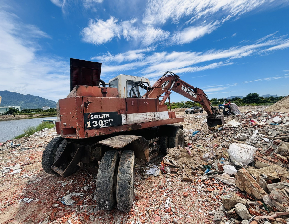 Đà Nẵng: Khởi tố đối tượng đổ chất thải không đúng nơi quy định Da Nang: Khoi to doi tuong do chat thai khong dung noi quy dinh