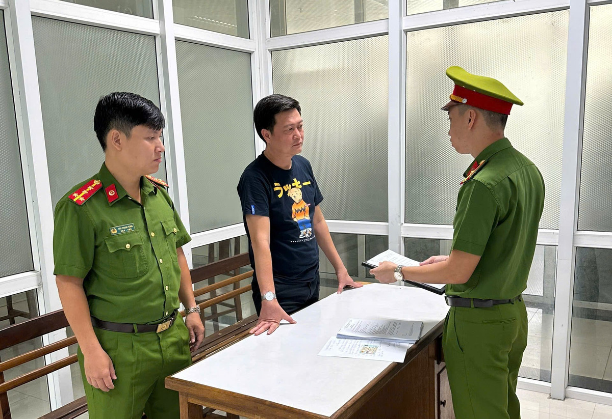 Bắt giam 2 đối tượng lừa đảo xin chủ trương chấp thuận đầu tư - Hình 2 Bat giam 2 doi tuong lua dao xin chu truong chap thuan dau tu-Hinh-2