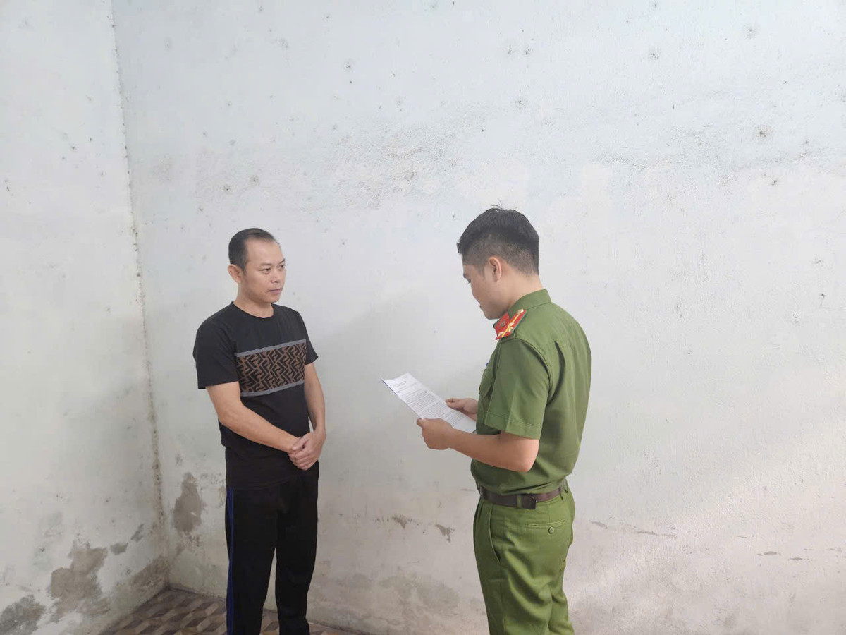 Bắt giam 2 đối tượng lừa đảo xin chủ trương chấp thuận đầu tư Bat giam 2 doi tuong lua dao xin chu truong chap thuan dau tu