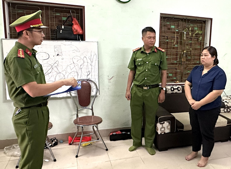 Nhan vien tu van du hoc chiem doat cua cong ty hon 5 ty