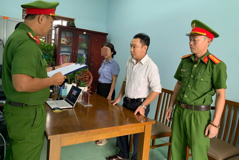 Quảng Nam: Khởi tố, bắt giam một công chức tư pháp hộ tịch xã Quang Nam: Khoi to, bat giam mot cong chuc tu phap ho tich xa