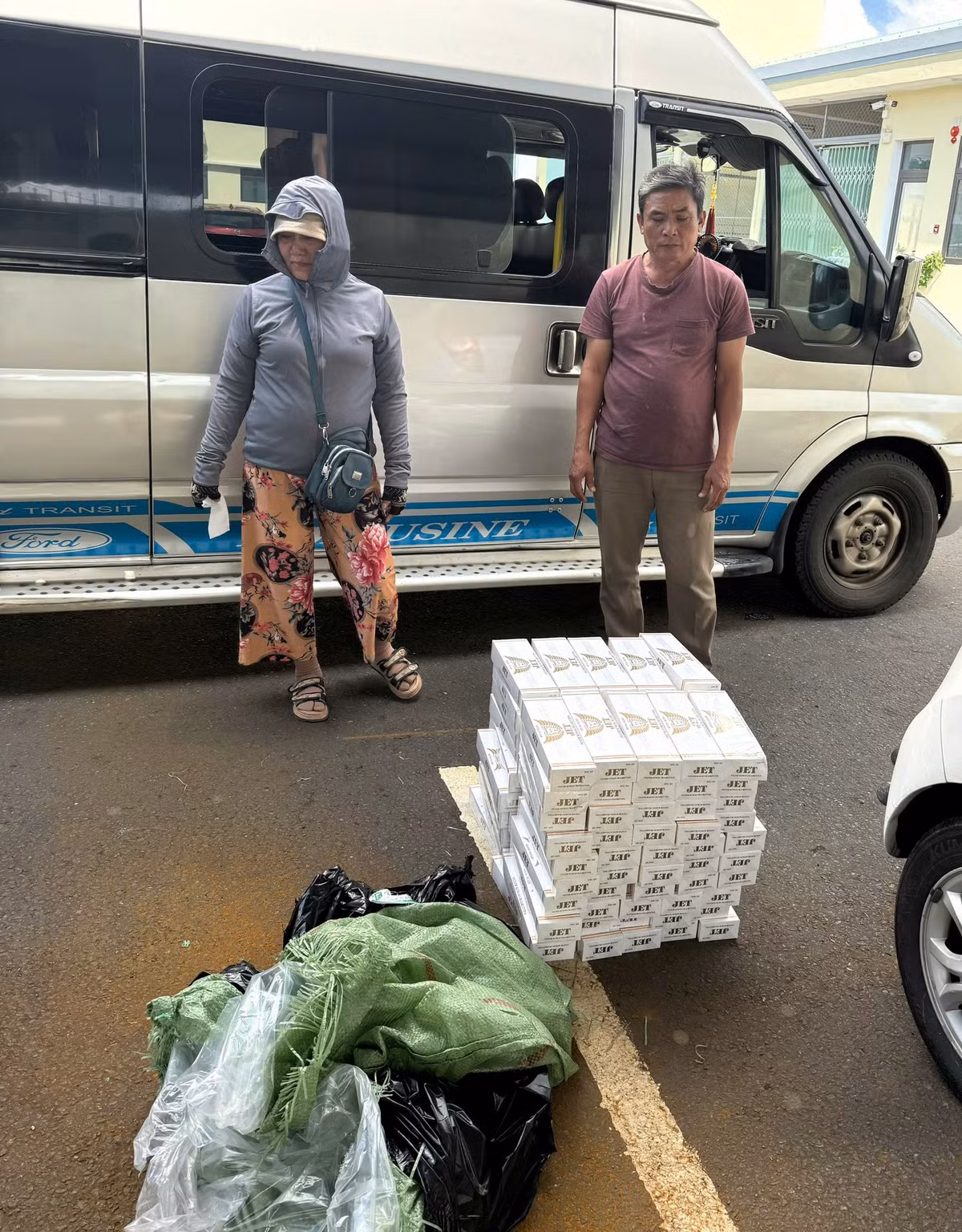 Phat hien xe khach cho thuoc la lau tu Quang Tri va Da Nang