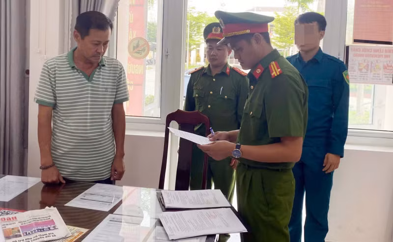 Bắt nguyên Phó Giám đốc Ngân hàng Việt Á chi nhánh Hội An Bat nguyen Pho Giam doc Ngan hang Viet A chi nhanh Hoi An