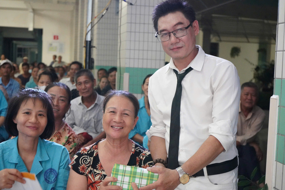 Nhiều nữ bệnh nhân bất ngờ với món quà 20/10 từ bệnh viện - Hình 2 Nhieu nu benh nhan bat ngo voi mon qua 20/10 tu benh vien-Hinh-2