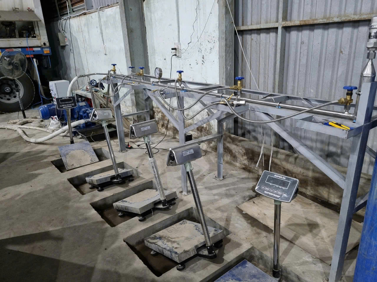 Bộ đội Biên phòng Đà Nẵng triệt phá kho sang chiết khí cười "khủng" - Hình 2 Bo doi Bien phong Da Nang triet pha kho sang chiet khi cuoi