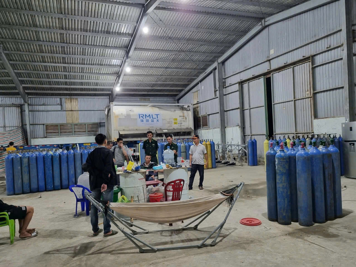 Bộ đội Biên phòng Đà Nẵng triệt phá kho sang chiết khí cười "khủng" Bo doi Bien phong Da Nang triet pha kho sang chiet khi cuoi