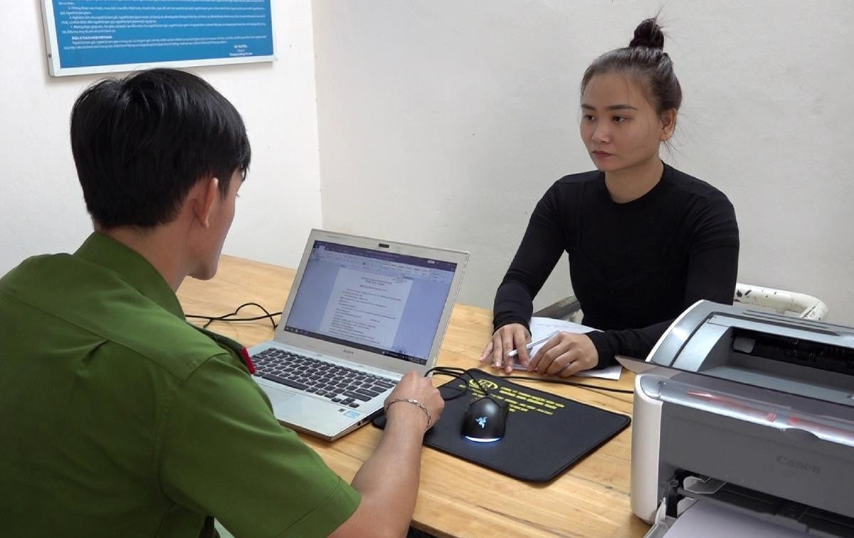 Chủ shop quần áo ở Quảng Nam kiêm bán thuốc lá tẩm ma túy - Hình 2 Chu shop quan ao o Quang Nam kiem ban thuoc la tam ma tuy-Hinh-2