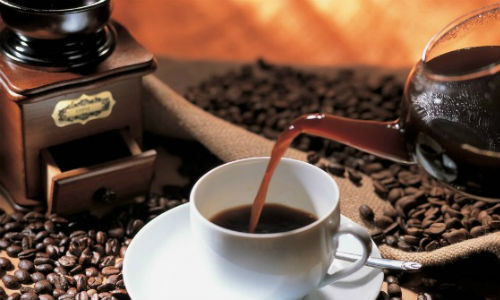 Sử dụng sữa nguyên chất là bí quyết pha cà phê được chia sẻ bởi chuyên gia Laila Wilbur. Sữa nguyên chất hòa quyện cùng cà phê tạo độ béo ngậy, thơm ngon tuyệt vời. Ảnh: Energy Digital.