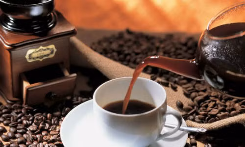 Sử dụng sữa nguyên chất là bí quyết pha cà phê được chia sẻ bởi chuyên gia Laila Wilbur. Sữa nguyên chất hòa quyện cùng cà phê tạo độ béo ngậy, thơm ngon tuyệt vời. Ảnh: Energy Digital.