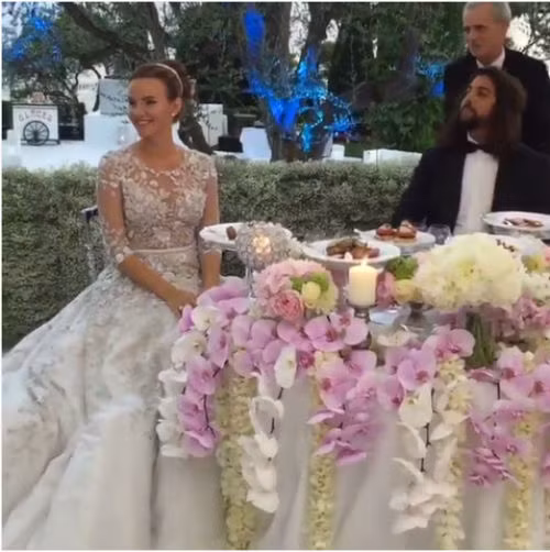 Chiếc váy cưới của Anastasia Fuks - con gái tỷ phú 44 tuổi người Nga, Pavel Fuks trị giá 5000 USD. Ảnh: Frivolett.