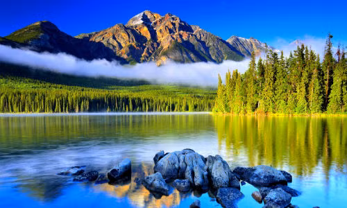 Núi nặng nề có thể gây áp lực lớn về tinh thần đối với người nằm trên giường, làm gián đoạn giấc ngủ. Nước mang lại bệnh tật và rủi ro cho chủ nhân. Ảnh: Freepictures.