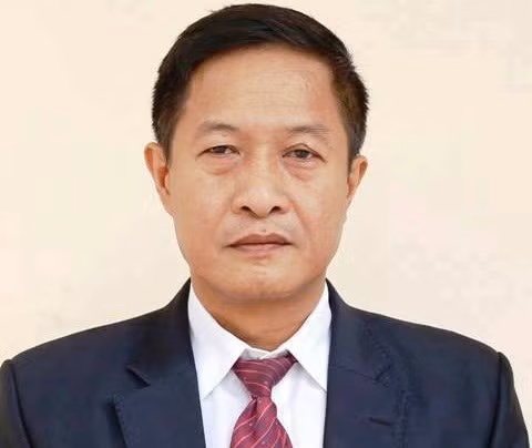 Diem nong 24h: Kinh hoang nu sinh tu…rach dui de cau like-Hinh-3