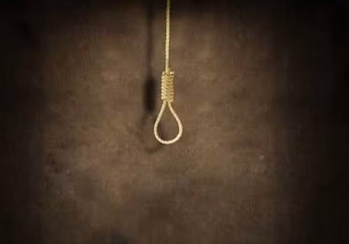 Diem nong 24h: Kinh hoang nu sinh tu…rach dui de cau like-Hinh-6