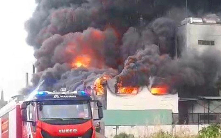 Hien truong khoi boc den troi cua vu hoa hoan kinh hoang o KCN Viet Huong-Hinh-4