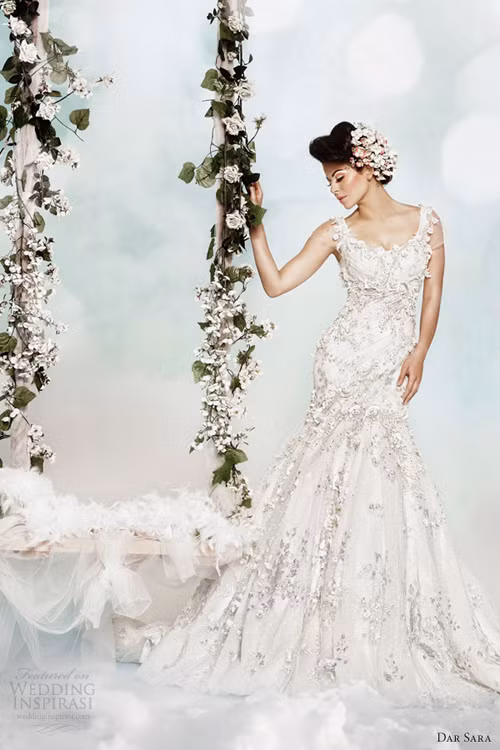 Sự xa xỉ và cầu kỳ của thời trang Dubai nằm ở họa tiết bằng ren, pha lê cùng các đường xếp ly chéo. Ảnh: Wedding.