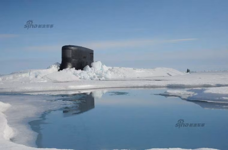 Tàu ngầm tấn công hạt nhân Seawolf của Hải quân Mỹ bị “đóng băng” ở biển Bắc Cực.
