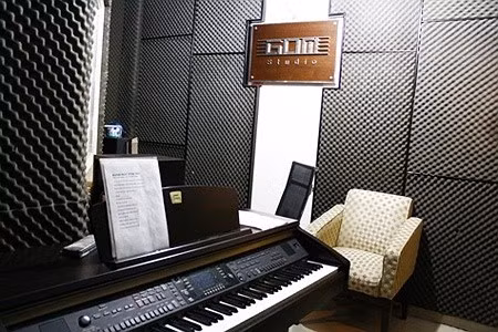 Phòng thu âm hiện đại của Lam Trường được trang bị những thiết bị tối tân nhất.