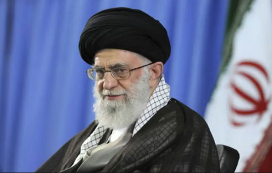 Lãnh tụ tối cao Iran Khamenei được cho là người có quan điểm cứng rắn với Mỹ. Hồi đầu tháng 6/2019, ông Khamenei tuyên bố Tehran sẽ không bị Tổng thống Trump "lừa gạt", đồng thời khẳng định sẽ không từ bỏ chương trình tên lửa của nước này. Ảnh: Independent.