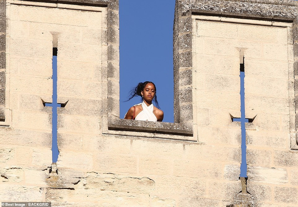 Ai nu nha ong Obama “hut” ong kinh truyen thong khi tham Phap-Hinh-3