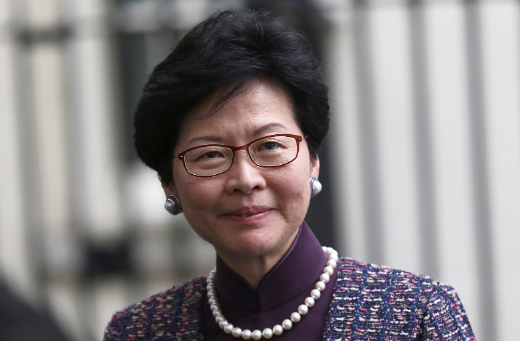 Tháng 1/2017, sau khi Trưởng Đặc khu Hong Kong đương nhiệm là ông Lương Chấn Anh (Leung Chun-ying) tuyên bố không tham gia tranh cử tái nhiệm, bà Lâm Trịnh Nguyệt Nga đã xin từ chức Tổng thư ký chính quyền Đặc khu để tham gia tranh cử chức Trưởng Đặc khu nhiệm kỳ 5 và được Chính phủ Trung ương chấp thuận. Ảnh: IBTimes.