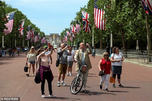 Tờ Daily Mail mới đây tiết lộ, Hoàng gia Anh đã phải mất 6 tháng để lên kế hoạch chuẩn bị cho quốc yến chiêu đãi Tổng thống Trump và 170 vị khách mời. Ảnh: Reuters.