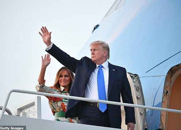 Ngày 2/6 (giờ địa phương), Tổng thống Trump và Đệ nhất phu nhân Melania đã lên chiếc Không lực Một để tới Anh, bắt đầu chuyến thăm chính thức kéo dài 3 ngày tại nước này. Ảnh: Getty.