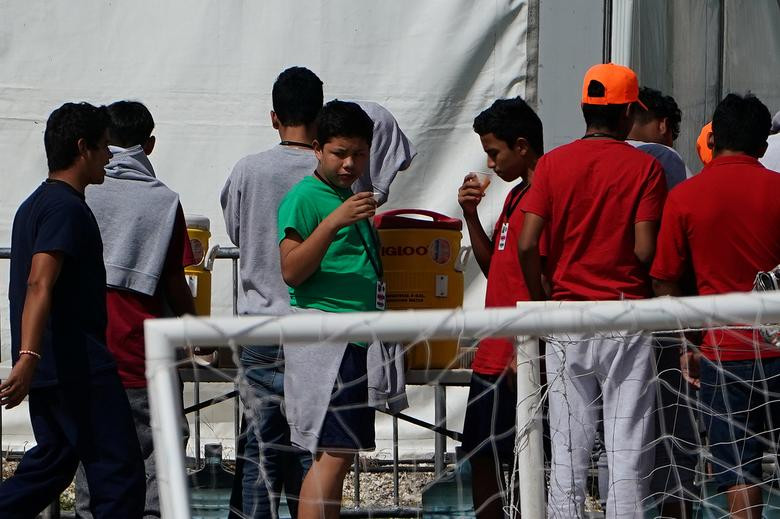 Theo một báo cáo, tính đến ngày 25/6, khoảng 1.162 trẻ đã ở trong trung tâm Homestead hơn 20 ngày; 840 trẻ đã ở đây hơn 30 ngày và 224 em nhỏ đã sống trong trung tâm này ít nhất 60 ngày.