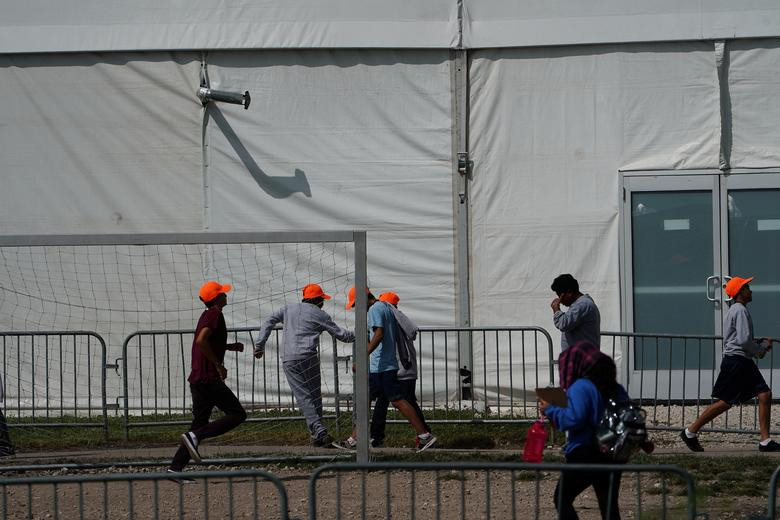 Tờ New York Times cho biết, một bé trai Guatemala ở đây lâu nhất, lên tới 122 ngày.