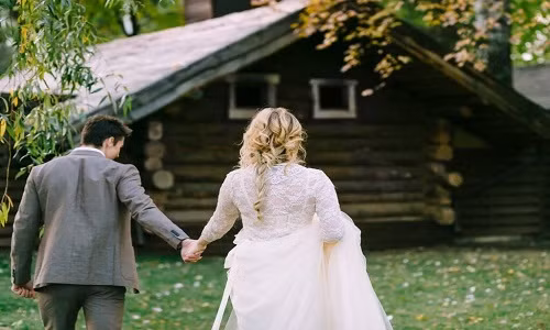 Chet khiep phong tuc nho nuoc bot vao co dau trong ngay cuoi