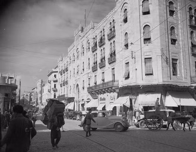 Beirut trước những năm 1980 là một trung tâm kinh tế và văn hóa của Lebanon.