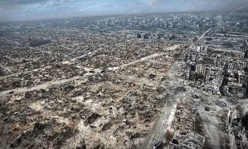  Chiến tranh đã khiến thành phố Warsaw gần như bị san phẳng bởi các cuộc không kích và ném bom.