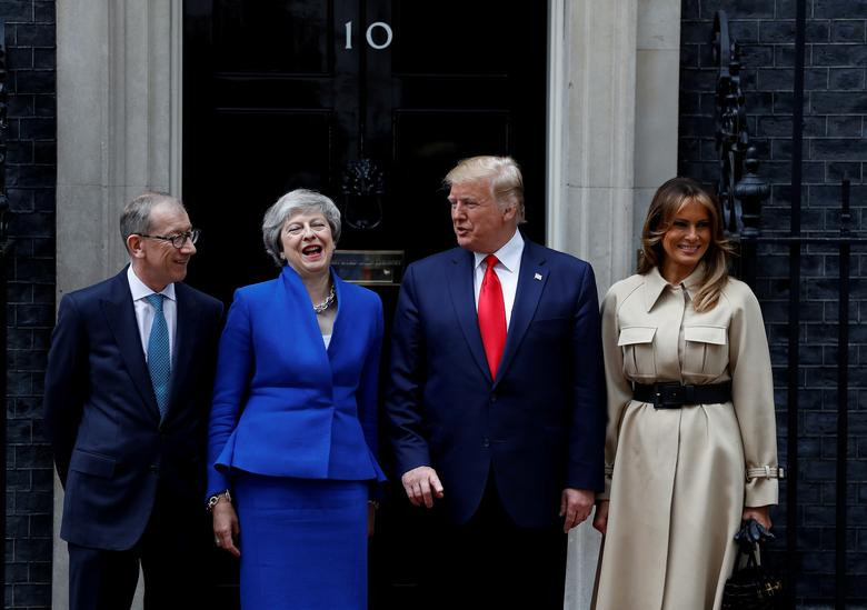 Trong cuộc họp báo chung với Thủ tướng Anh Theresa May, Tổng thống Donald Trump cũng khẳng định hai nước sẽ có một thỏa thuận về Huawei nhằm tránh làm ảnh hưởng đến sự hợp tác chia sẻ thông tin tình báo song phương.