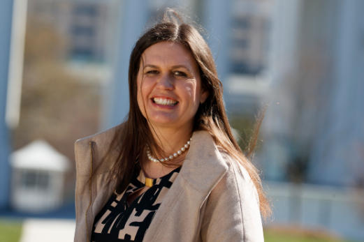 Bà Sarah Sanders sinh ngày 13/8/1982, ở Hope, Arkansas, là con gái của cựu ứng viên Tổng thống Mỹ Mike Huckabee. Ảnh: Fortune.