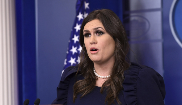 Bà Sander không chỉ là một cố vấn cấp cao trong Nhà Trắng mà còn là một cộng sự đáng tin cậy của Tổng thống Trump, luôn xuất hiện bên cạnh ông trong những cuộc họp cấp cao. Có thể nói, việc Thư ký báo chí Sarah Sanders từ chức khiến ông Trump mất thêm một “chiến binh trung thành”. Ảnh: WE.