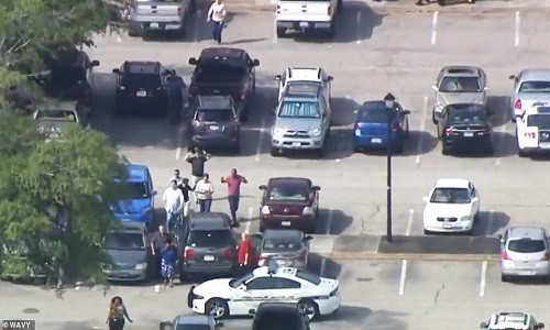 Ngay sau khi vụ tấn công xảy ra, cảnh sát và lực lượng y tế, xe cứu thương ngay lập tức được điều động đến hiện trường. Ảnh: WAVY.