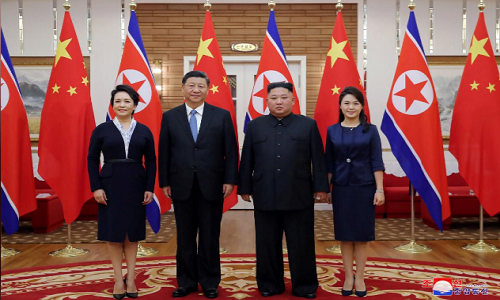 Trong bữa tiệc tối 20/6, Chủ tịch Tập Cận Bình cho biết Trung Quốc luôn ủng hộ ông Kim tìm kiếm một giải pháp chính trị cho vấn đề bán đảo Triều Tiên. Ảnh: Reuters.