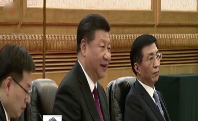 Theo đài truyền hình Trung Quốc CCTV, tháp tùng Chủ tịch Trung Quốc Tập Cận Bình trong chuyến công du này còn có Bộ trưởng Ngoại giao Vương Nghị, nhà ngoại giao hàng đầu Dương Khiết Trì, cố vấn kinh tế Hà Lập Phong và các quan chức cấp cao khác. Ảnh chụp màn hình.