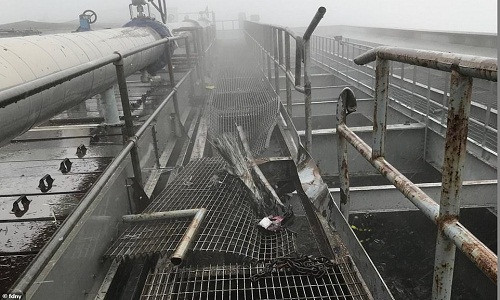 Khi đó, chiếc trực thăng hạng nhẹ hai động cơ Agusta A109E do phi công Tim McCormack, 58 tuổi, điều khiển đã đâm xuống nóc tòa nhà 54 tầng AXA Equitable Center tại trung tâm Manhattan. 