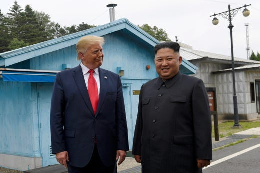 "Cuộc gặp với Tổng thống Trump đánh dấu cho một tương lai mới trong quan hệ giữa hai nước", Chủ tịch Kim Jong-un khẳng định hôm 30/6. Ảnh: AP.