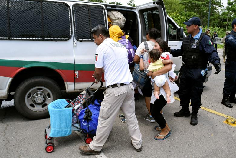 Tuy nhiên, bấp chấp các biện pháp cứng rắn từ phía chính phủ Mỹ và Mexico, dòng người nhập cư trái phép vẫn tìm cách vào Mỹ.