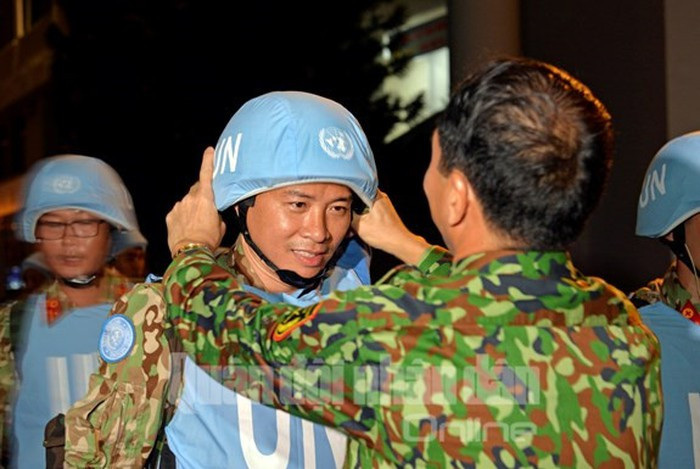 Dự kiến, đến đầu năm 2020, Việt Nam cũng sẽ cử một đội công binh với khoảng gần 300 chiến sĩ sang một nước Châu Phi, tiếp tục thực hiện nhiệm vụ gìn giữ hòa bình của Liên Hợp Quốc. Ảnh: Các chiến sĩ “mũ nồi xanh” Việt Nam lên đường đến Nam Sudan tháng 10/2018. Ảnh: QĐND.