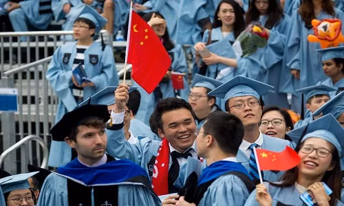 Cang thang thuong mai leo thang, My cam cua sinh vien Trung Quoc?