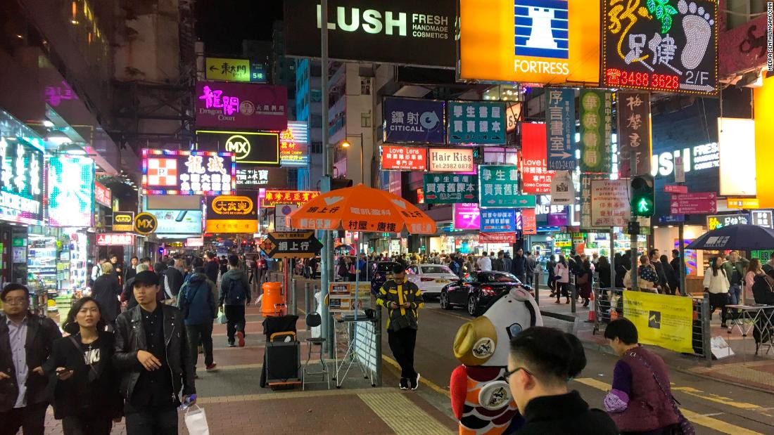 Đặc khu hành chính Hong Kong nằm trong số những khu vực có mật độ dân số cao nhất thế giới. Ảnh: CNN.